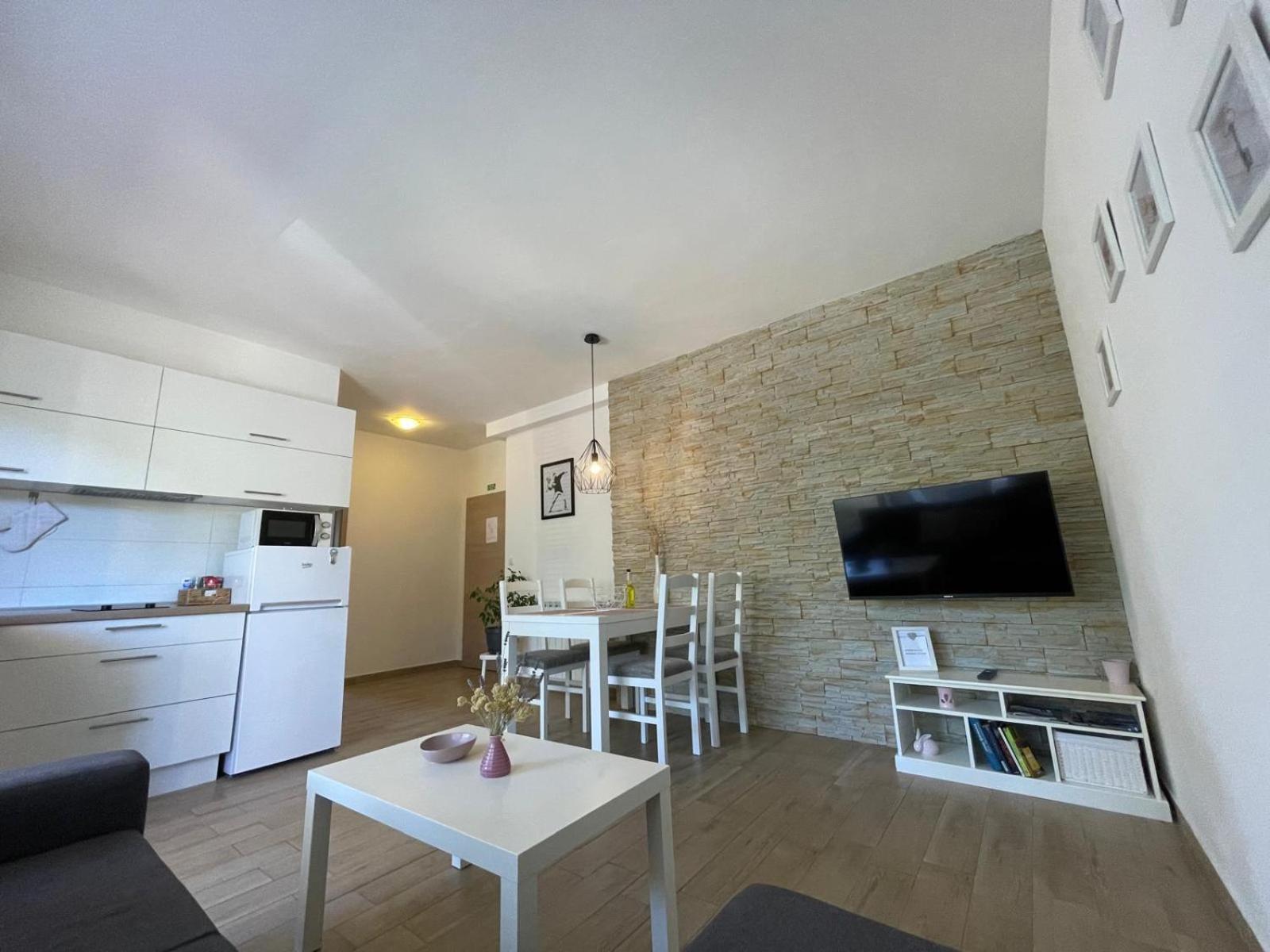 Apartments Nada Betina  Εξωτερικό φωτογραφία